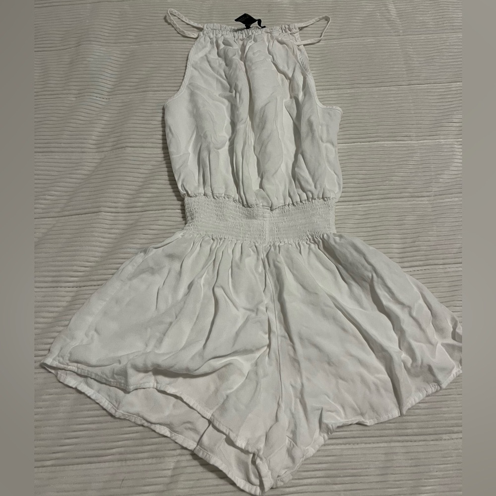 Cute white romper 
Size S, fits XS
Great condition